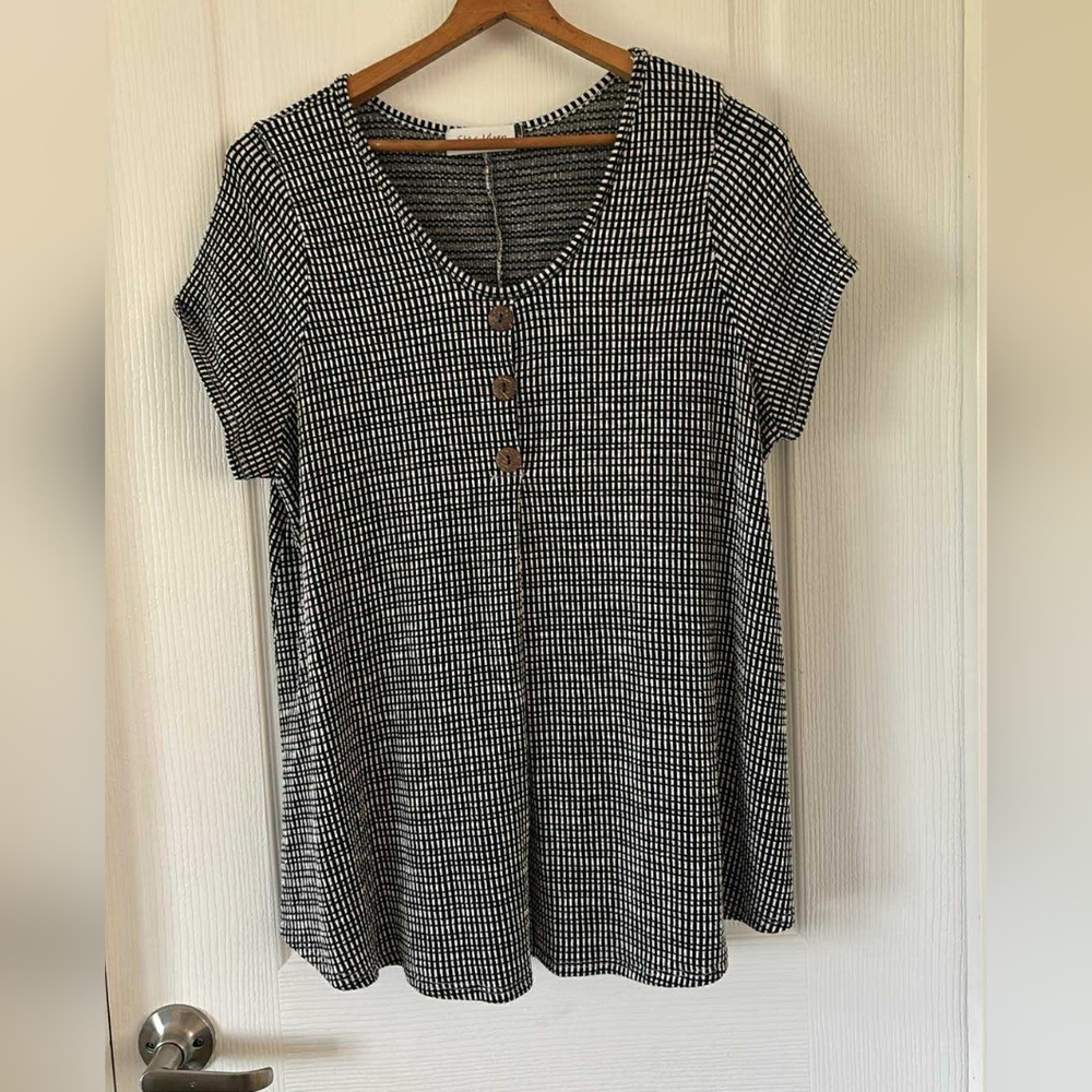 Star Vixen Gray and Black Fitted Buttoned T-Shirt
